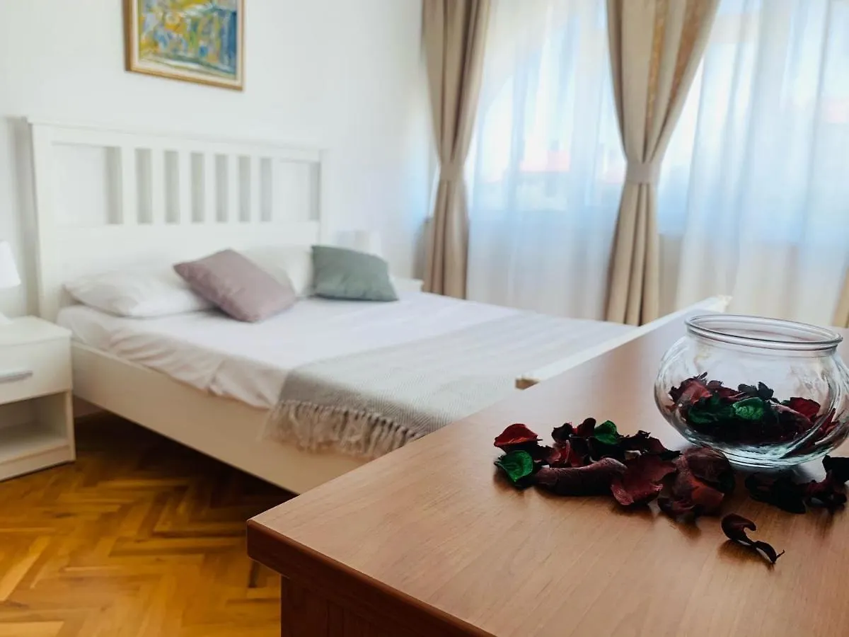 Linc Rooms & Apartments Banjole 3*,